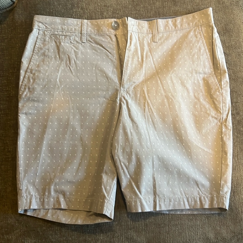 Small print gray short